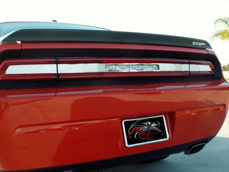 Stainless Steel Tail Light Center Trim 08-14 Dodge Challenger - Click Image to Close